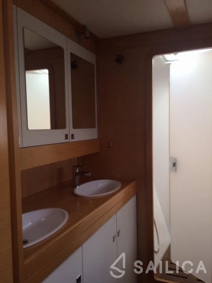 Nautitech 44 - Yacht Charter Sailica