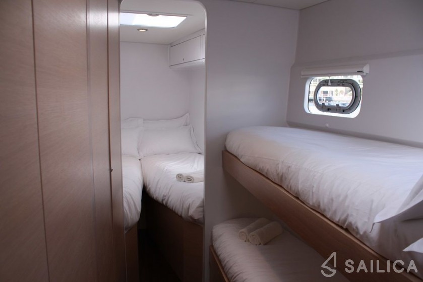 Ocean 750 - Yacht Charter Sailica