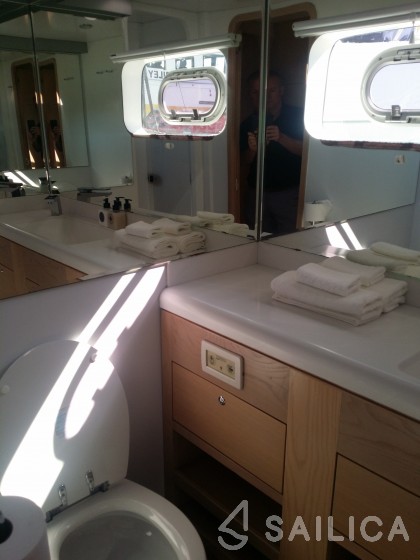 Ocean 750 - Yacht Charter Sailica
