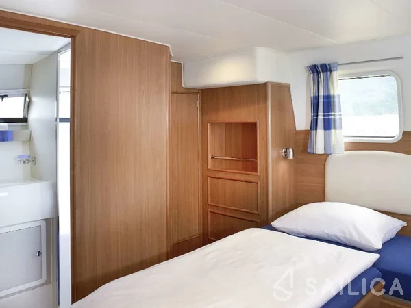 Europa 300 - Yacht Charter Sailica
