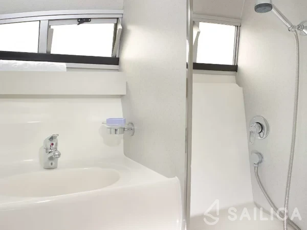 Europa 300 - Yacht Charter Sailica