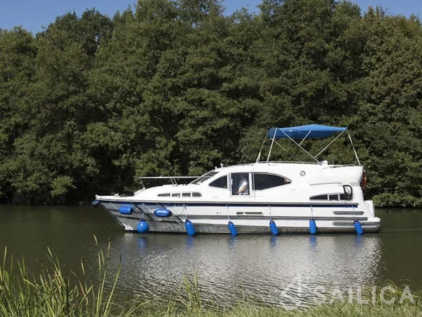 Europa 300 - Yacht Charter Sailica