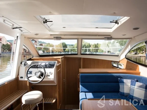 Europa 300 - Yacht Charter Sailica