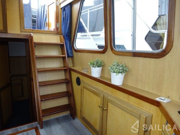 Aquanaut 1000 - Yacht Charter Sailica