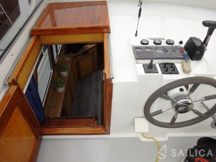 Aquanaut 1000 - Yacht Charter Sailica