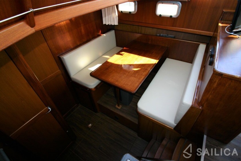 Aquanaut 1250 - Yacht Charter Sailica