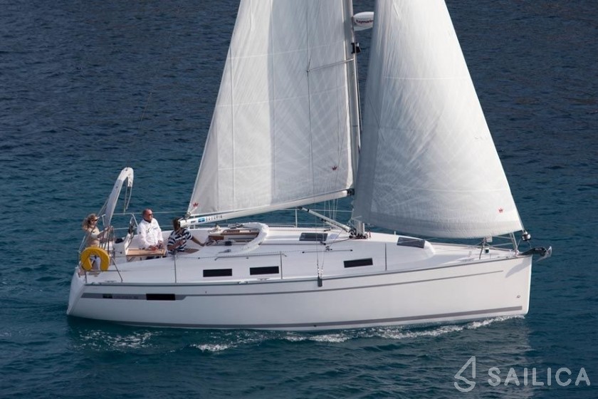 Bavaria 320 - Yacht Charter Sailica