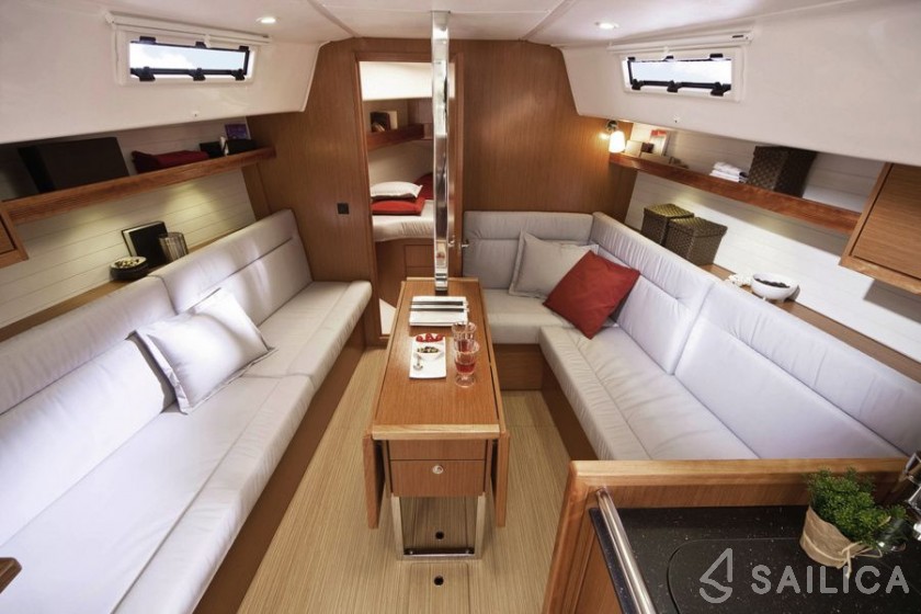 Bavaria 320 - Yacht Charter Sailica