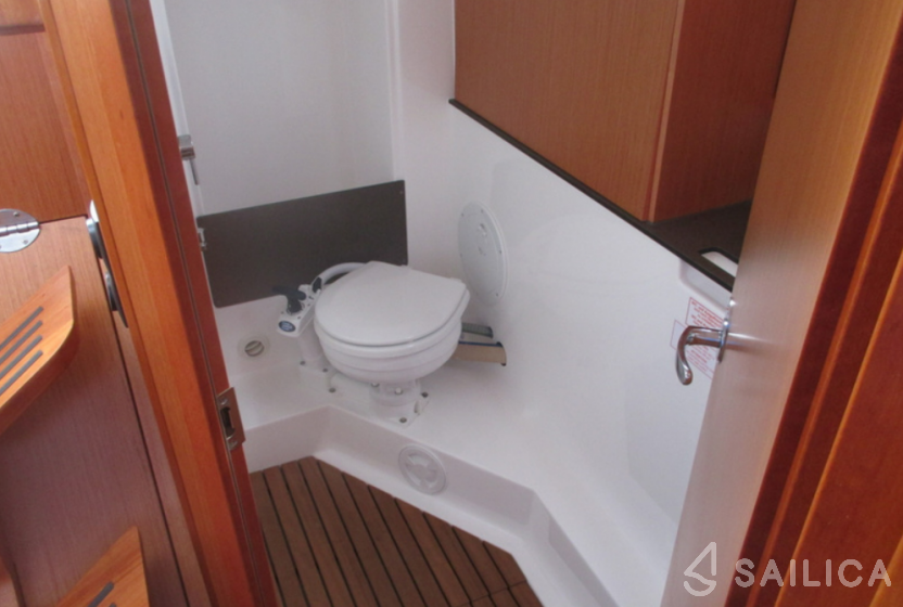 Bavaria 33 Sport - Yacht Charter Sailica