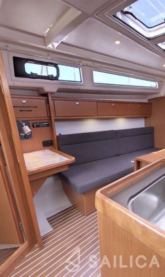 Bavaria 33 Sport - Yacht Charter Sailica