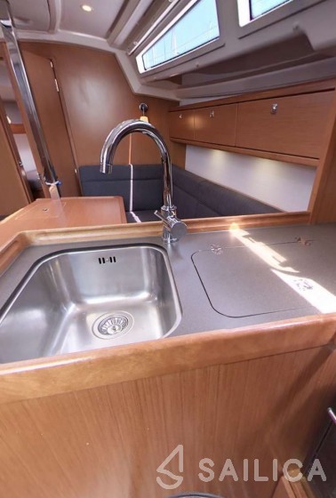 Bavaria 33 Sport - Yacht Charter Sailica