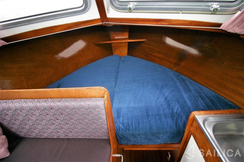 Curtvenne 850 - Yacht Charter Sailica