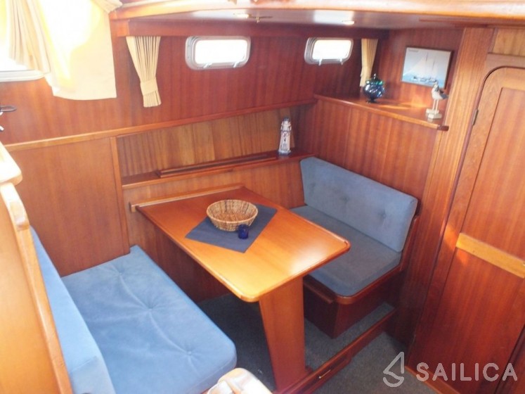 Falcon 100 - Yacht Charter Sailica