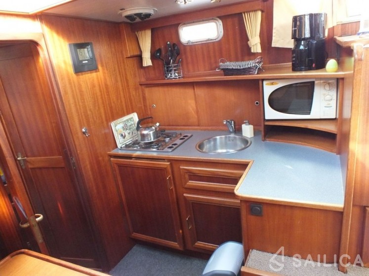 Falcon 100 - Yacht Charter Sailica