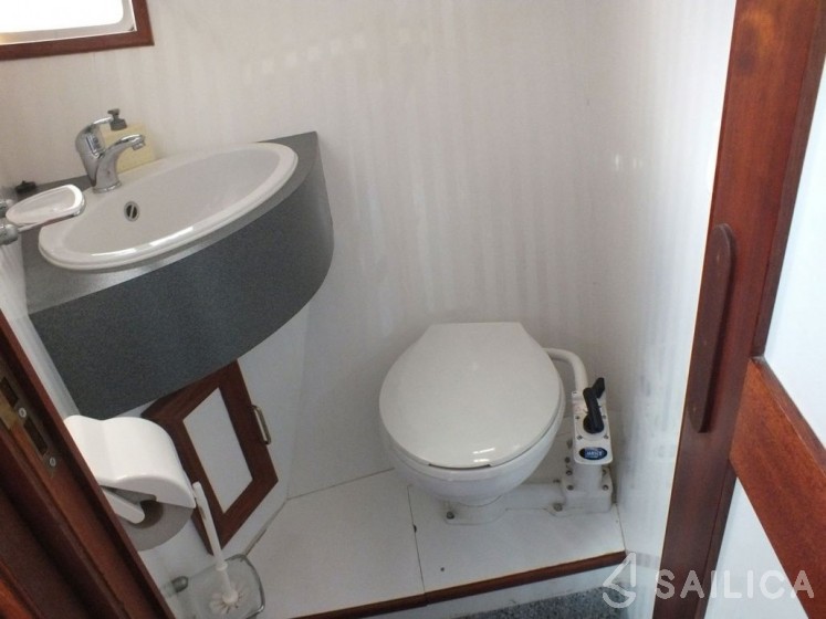 Falcon 100 - Yacht Charter Sailica