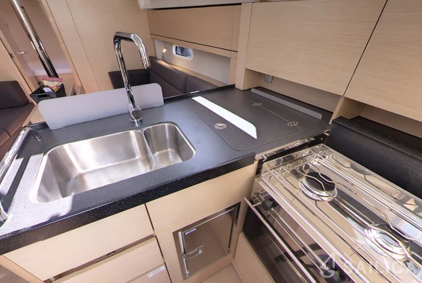 Hanse 345 - Yacht Charter Sailica