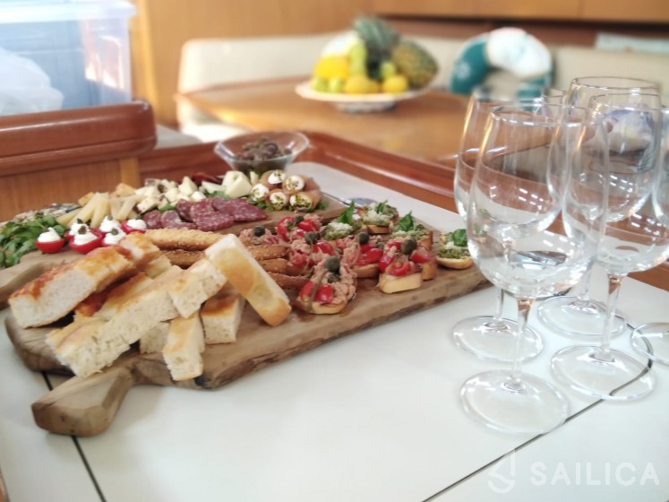 Cyclades 50.4 - Yacht Charter Sailica