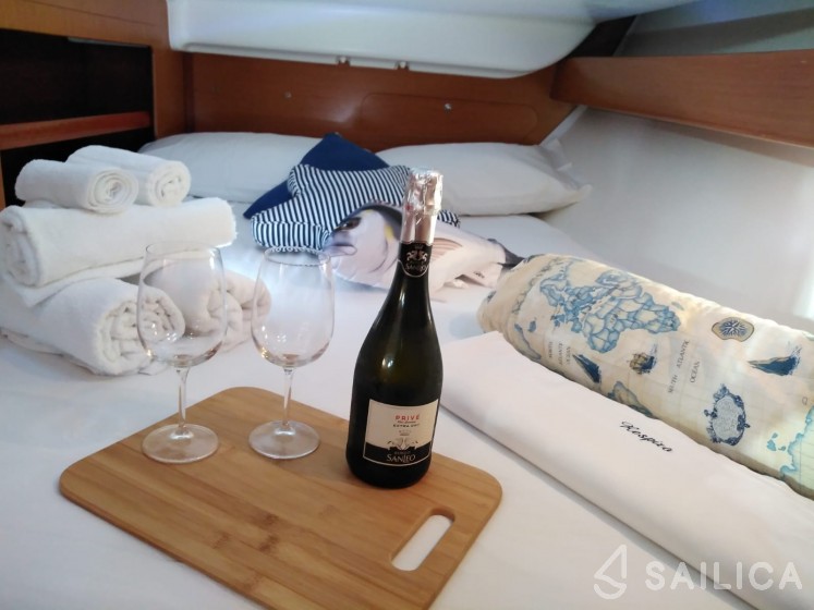 Cyclades 50.4 - Yacht Charter Sailica