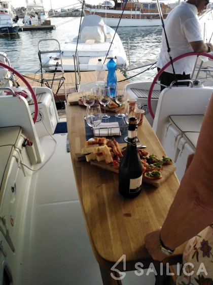Cyclades 50.4 - Yacht Charter Sailica