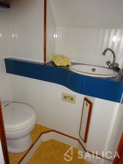 Irnzor 1220 - Yacht Charter Sailica