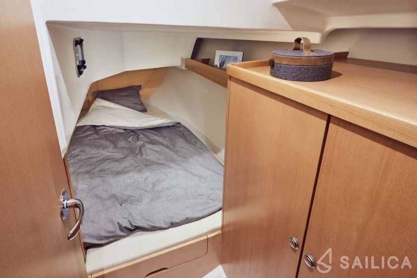 Sun Odyssey 319 - Yacht Charter Sailica