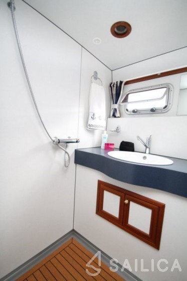 Kotterjacht 1220 - Yacht Charter Sailica