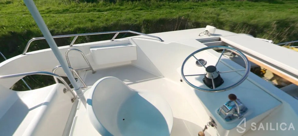 Le Boat Caprice - Yacht Charter Sailica