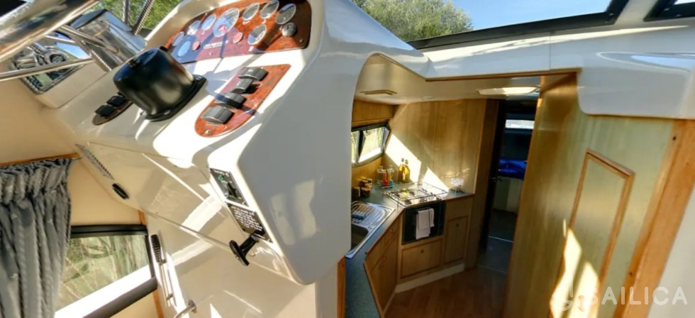 Le Boat Caprice - Yacht Charter Sailica