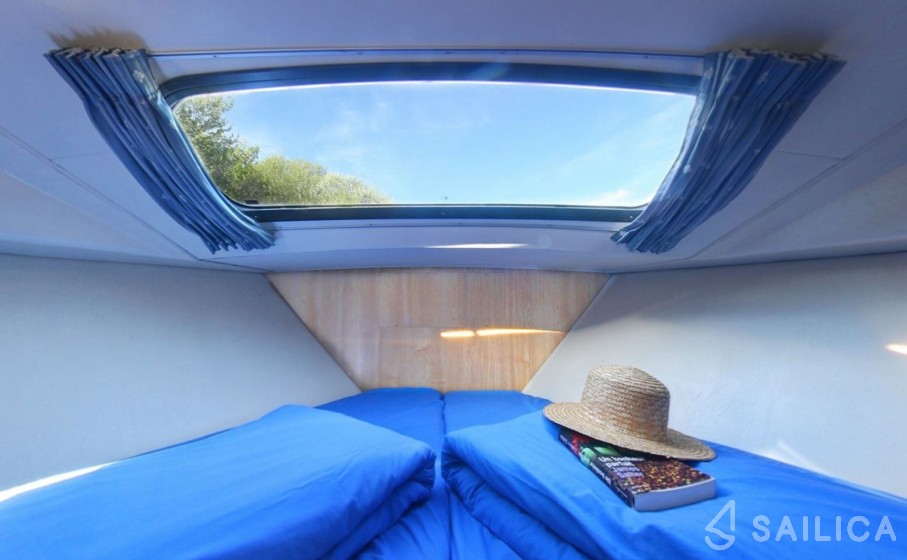 Le Boat Caprice - Yacht Charter Sailica