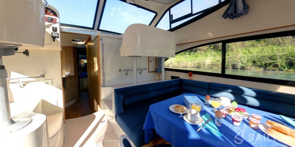 Le Boat Caprice - Yacht Charter Sailica