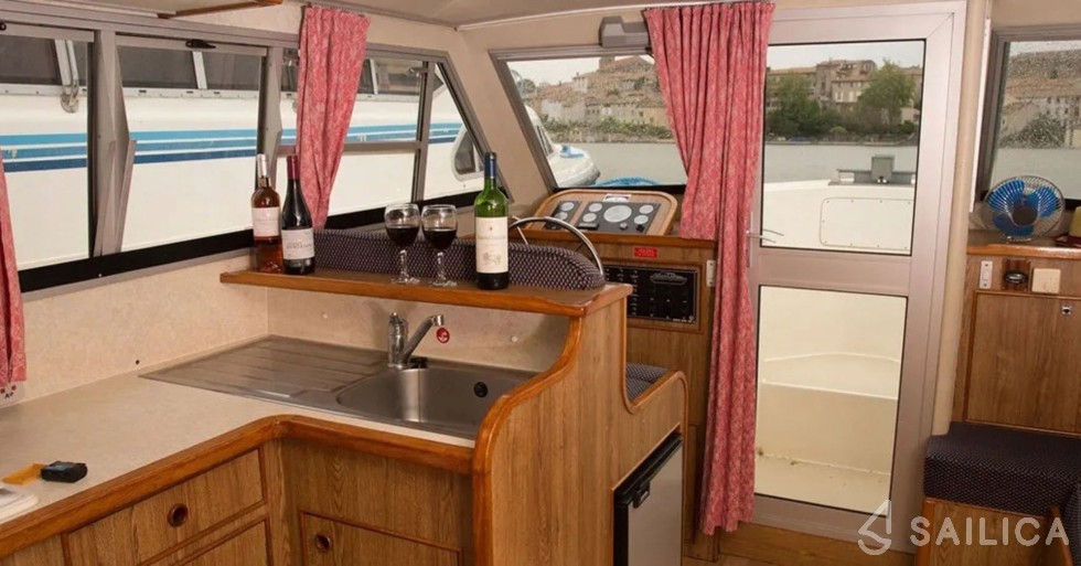 Le Boat Cirrus B - Yacht Charter Sailica