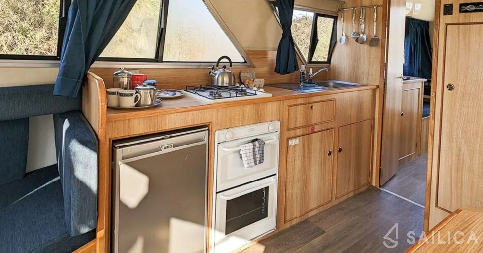 Le Boat Cirrus B - Yacht Charter Sailica