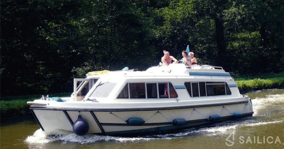 Le Boat Cirrus B - Yacht Charter Sailica