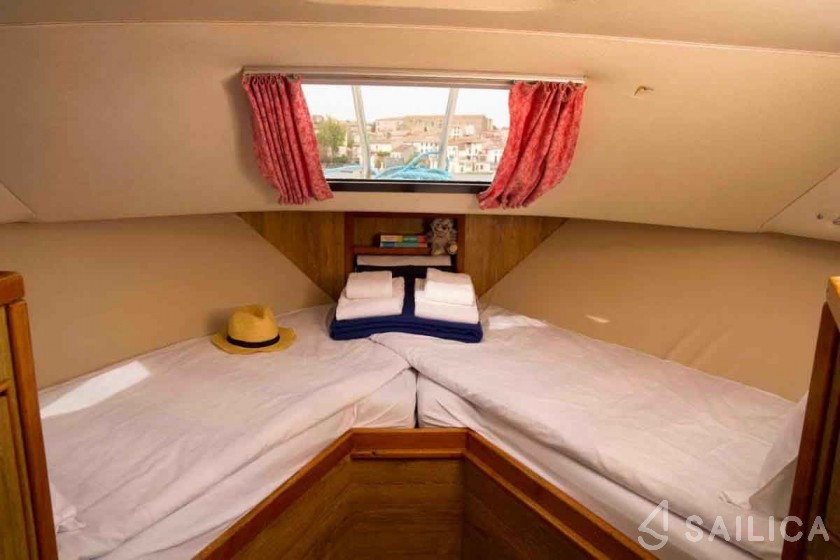 Le Boat Consul - Yacht Charter Sailica