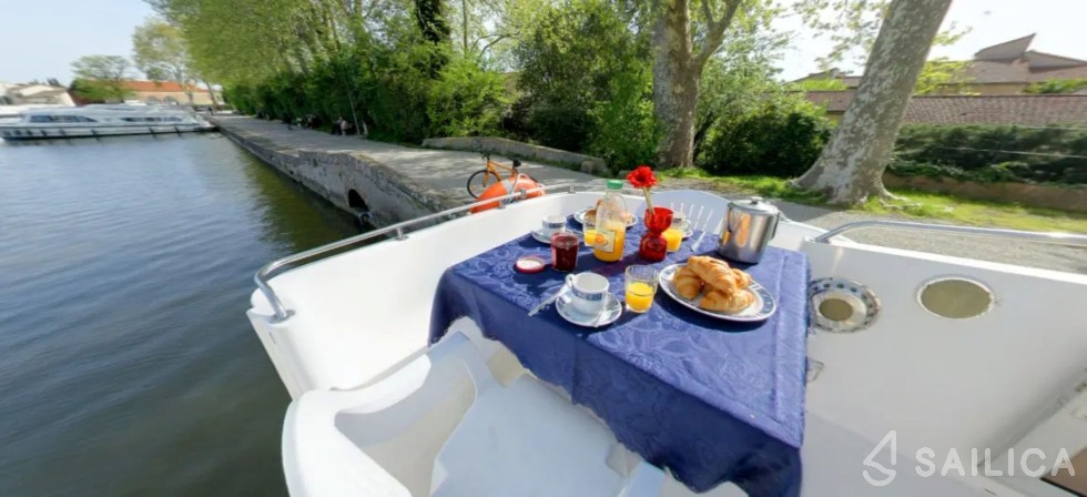 Le Boat Countess - Yacht Charter Sailica