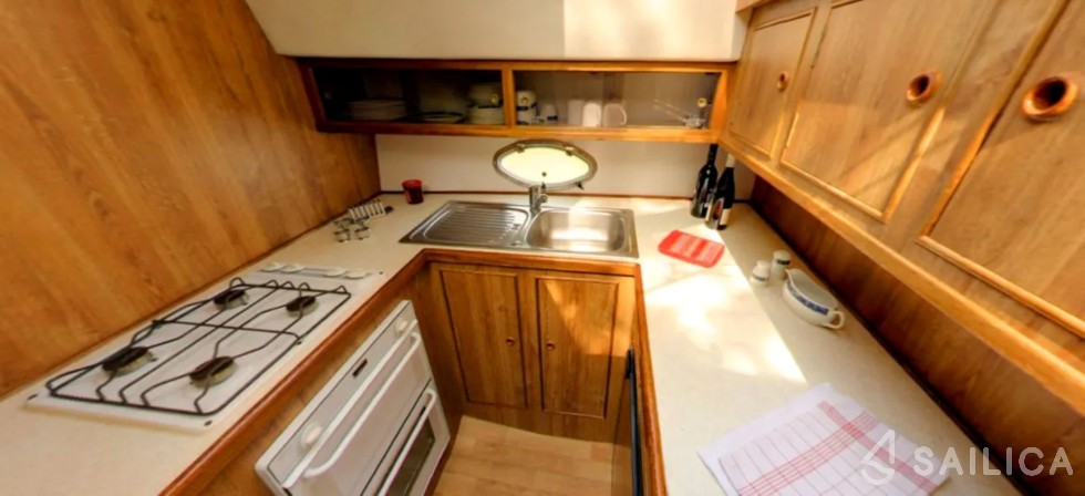 Le Boat Countess - Yacht Charter Sailica