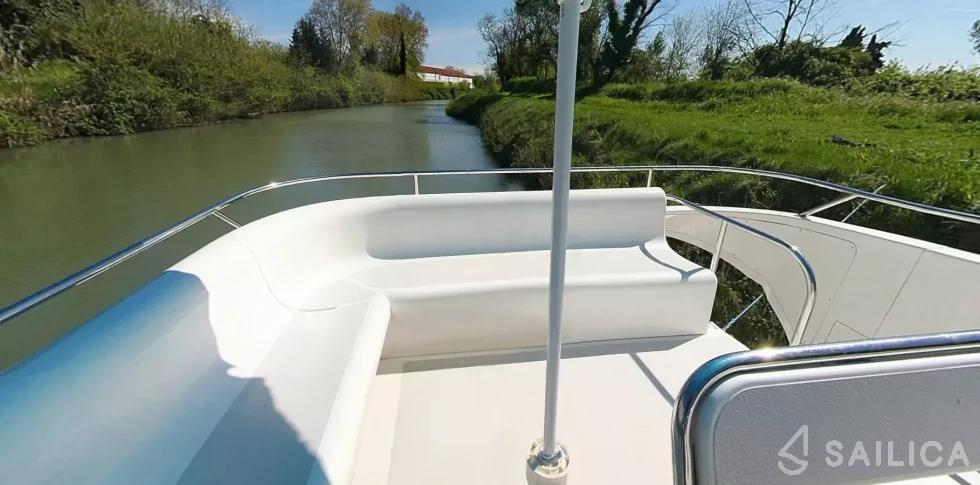 Le Boat Elegance - Yacht Charter Sailica