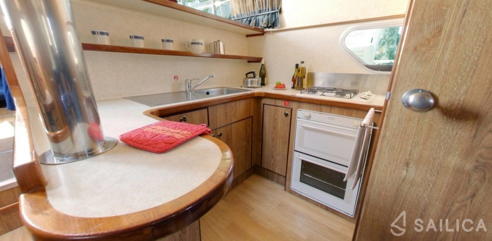 Le Boat Royal Classique - Yacht Charter Sailica