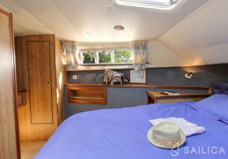 Le Boat Royal Classique - Yacht Charter Sailica