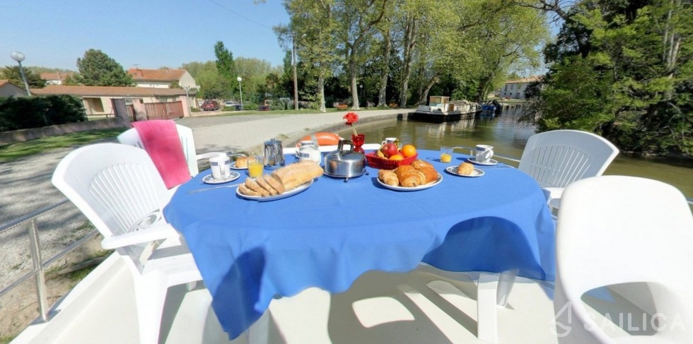 Le Boat Royal Classique - Yacht Charter Sailica