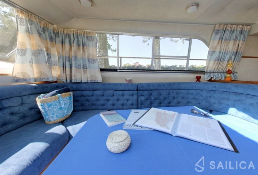 Le Boat Royal Classique - Yacht Charter Sailica