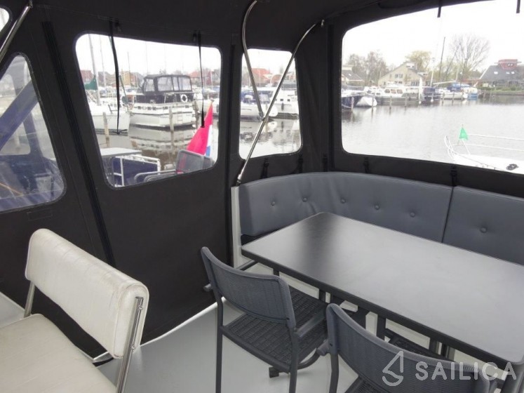 Mistral 1150 - Yacht Charter Sailica