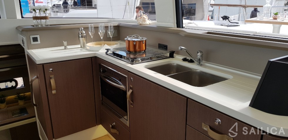 Bali 4.3 MY - Yacht Charter Sailica