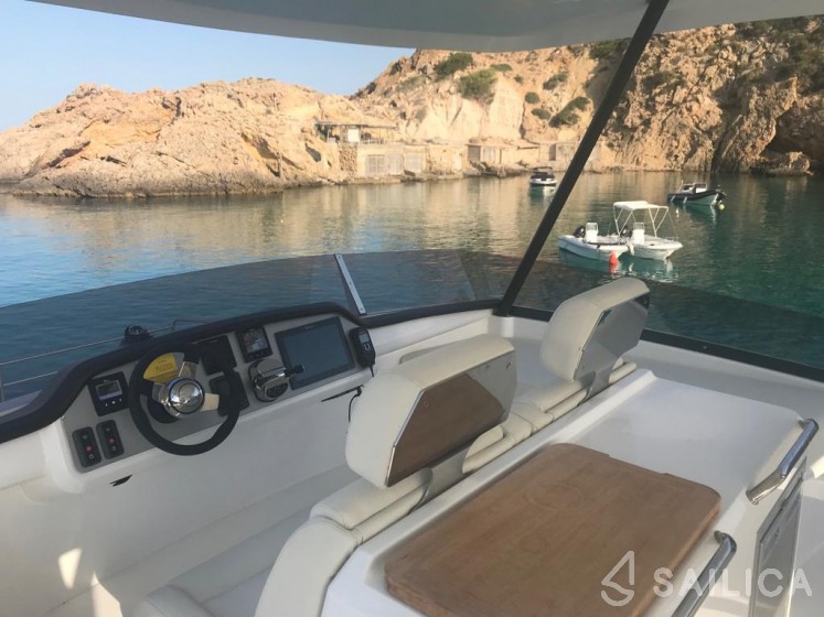 Bali 4.3 MY - Yacht Charter Sailica