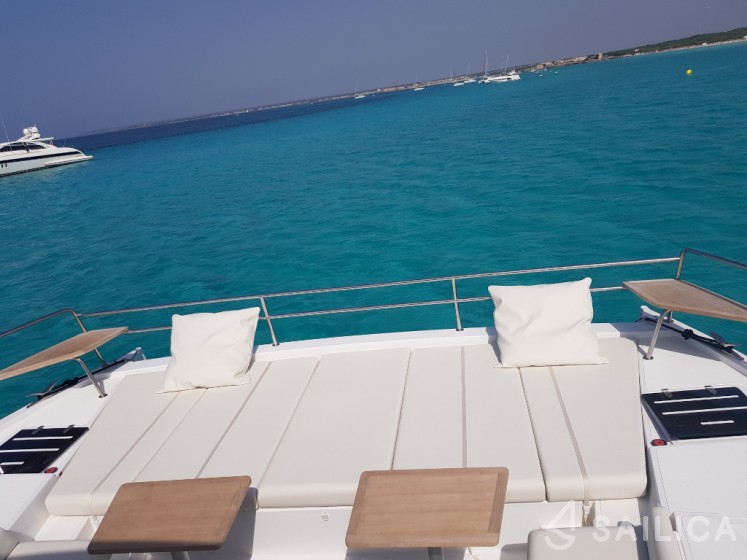 Bali 4.3 MY - Yacht Charter Sailica