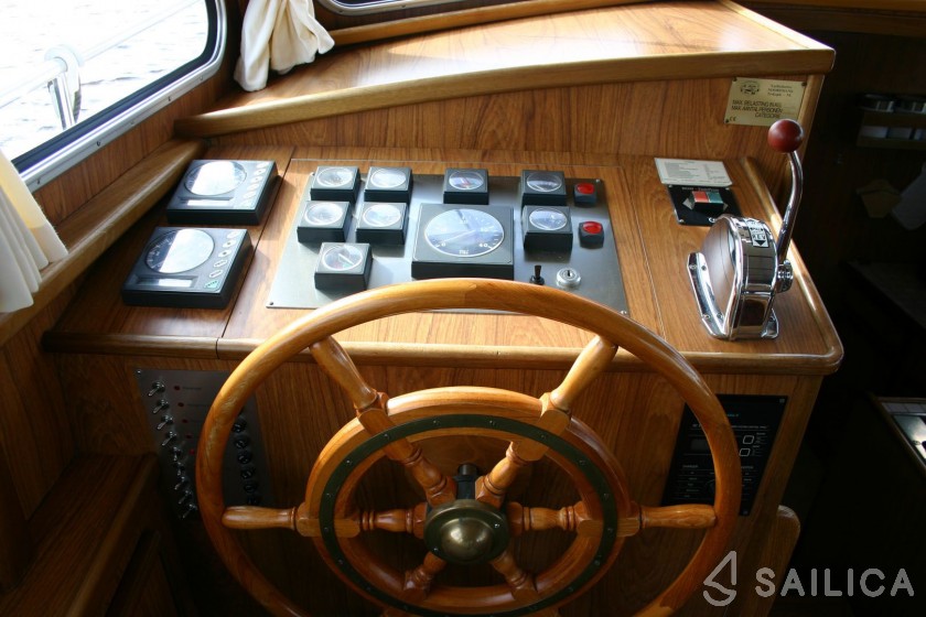 Multivlet 1100 - Yacht Charter Sailica