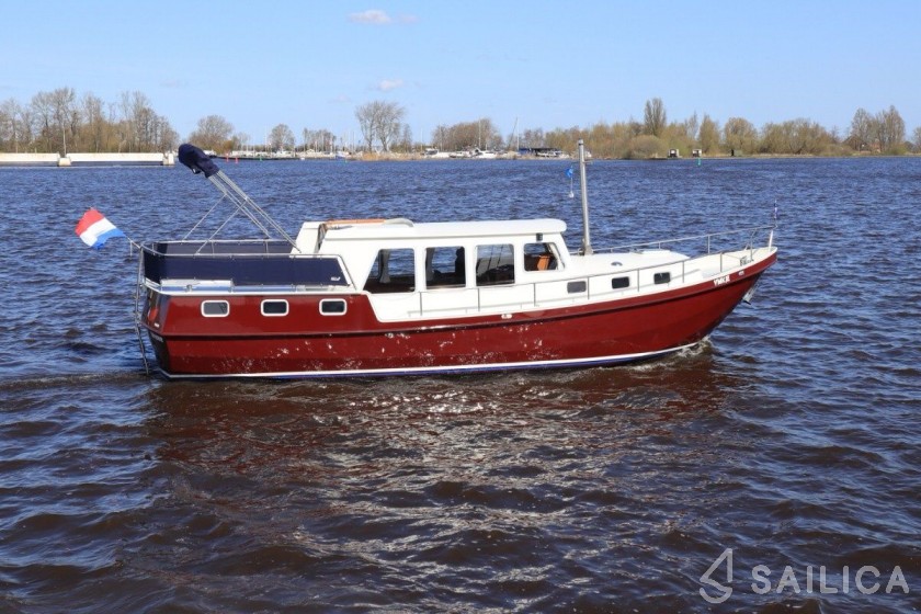 Multivlet 1100 - Yacht Charter Sailica