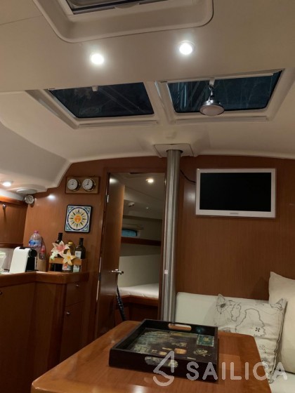 Oceanis 40 - Yacht Charter Sailica