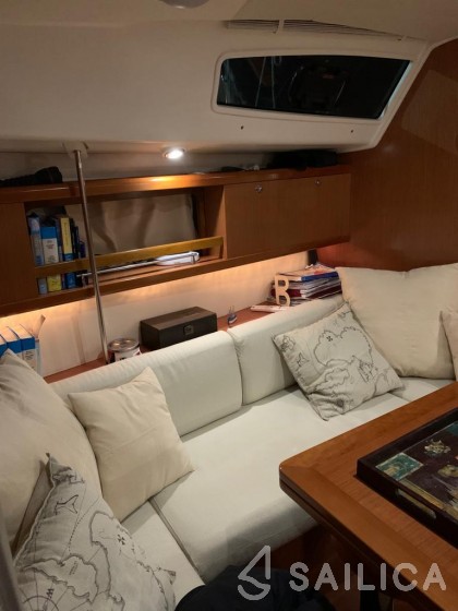 Oceanis 40 - Yacht Charter Sailica