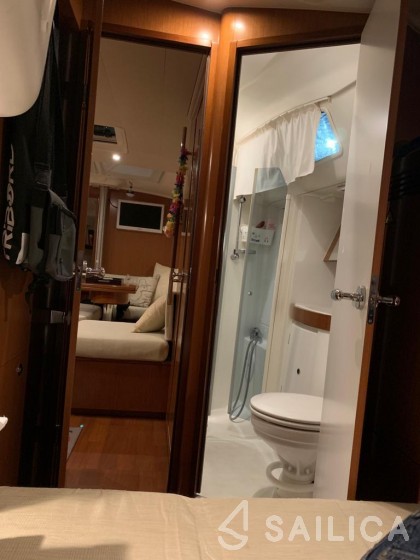 Oceanis 40 - Yacht Charter Sailica